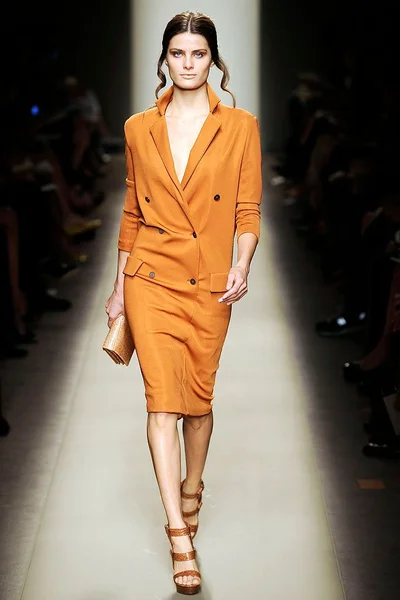 Look 12